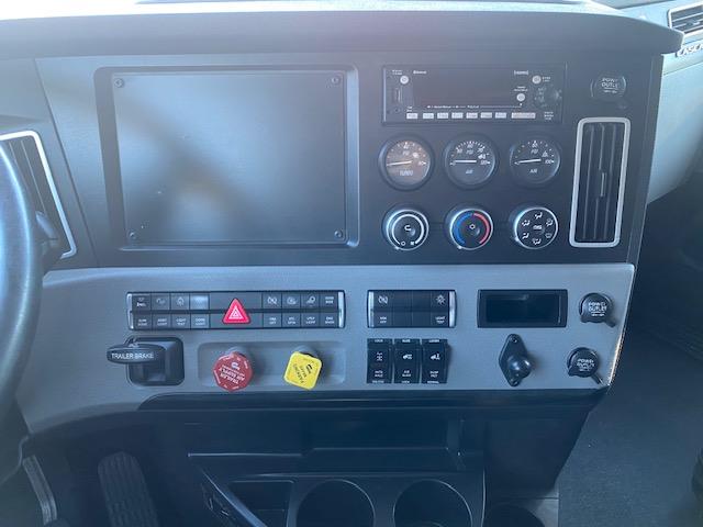 2023 Freightliner Cascadia-19