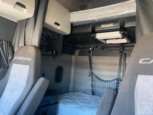 2023 Freightliner Cascadia-21