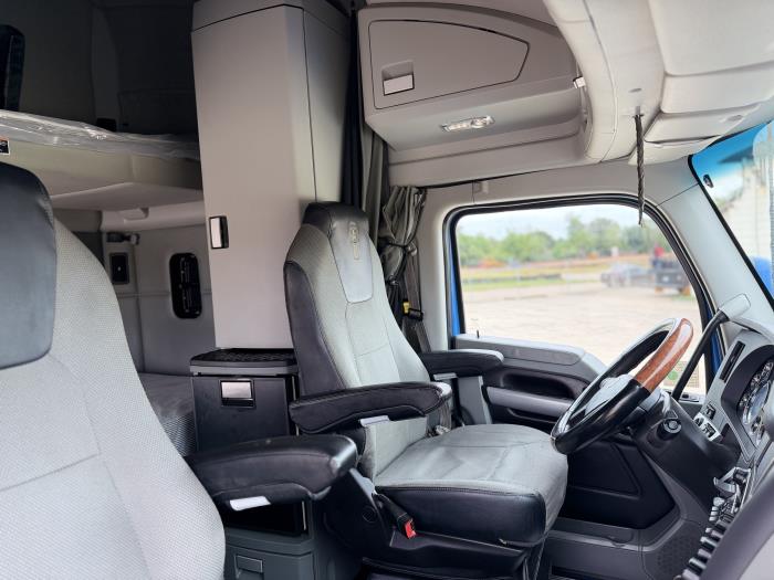 2020 Kenworth T680-36
