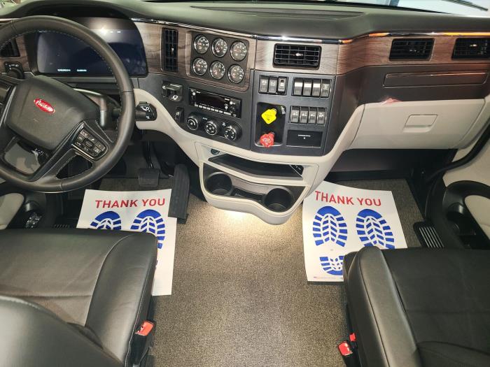 2025 Peterbilt 567-10