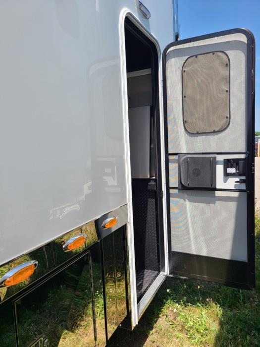2026 Peterbilt 567-8