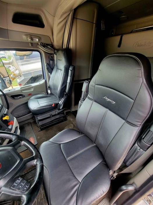 2020 Peterbilt 579-11