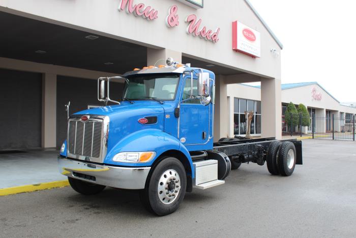 2021 Peterbilt 337-1