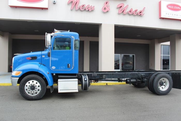 2021 Peterbilt 337-3