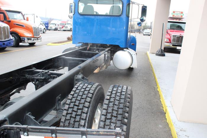 2021 Peterbilt 337-6