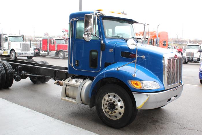 2021 Peterbilt 337-7