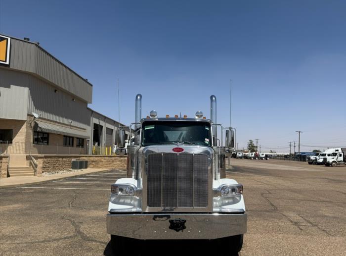 2027 Peterbilt 589-2