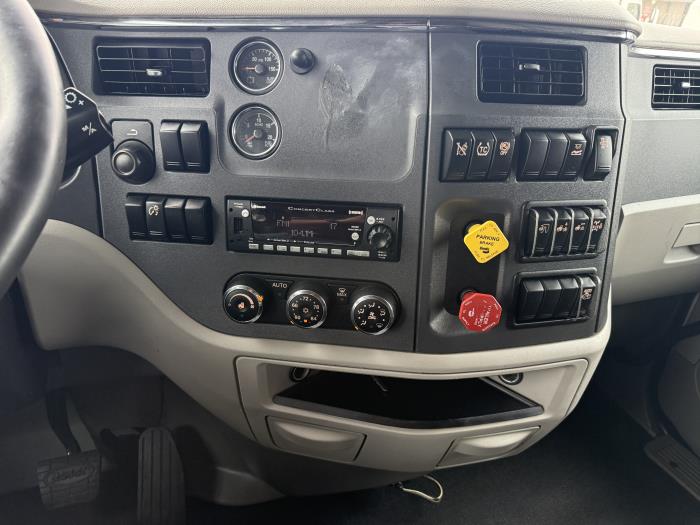 2021 Peterbilt 579-6