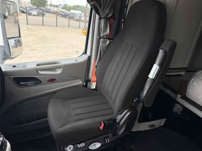 2021 Peterbilt 579-9