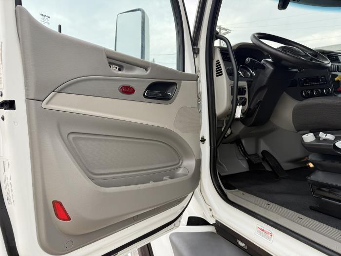 2021 Peterbilt 579-15