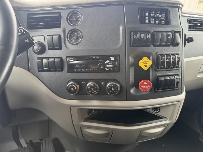 2021 Peterbilt 579-6