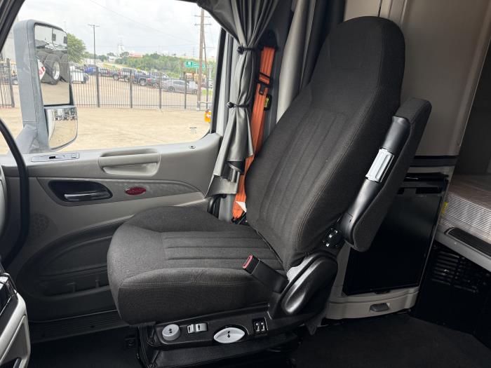 2021 Peterbilt 579-8