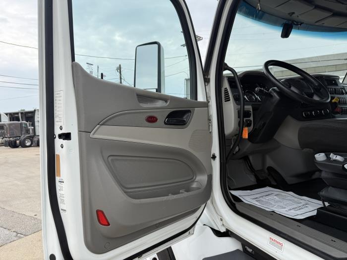 2021 Peterbilt 579-16
