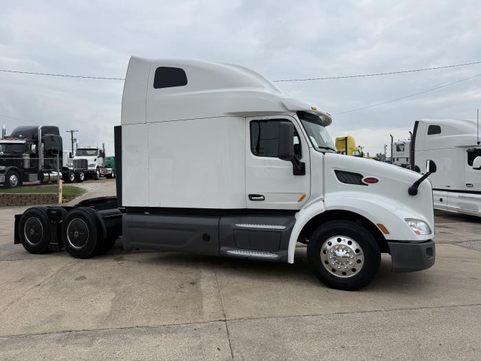 2021 Peterbilt 579-9