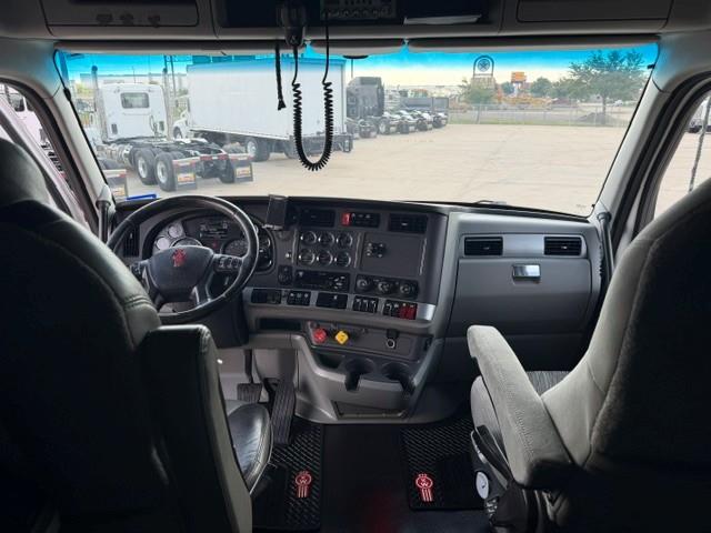 2020 Kenworth T680-39