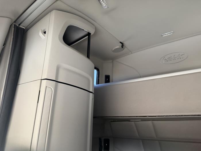 2021 Peterbilt 579-27