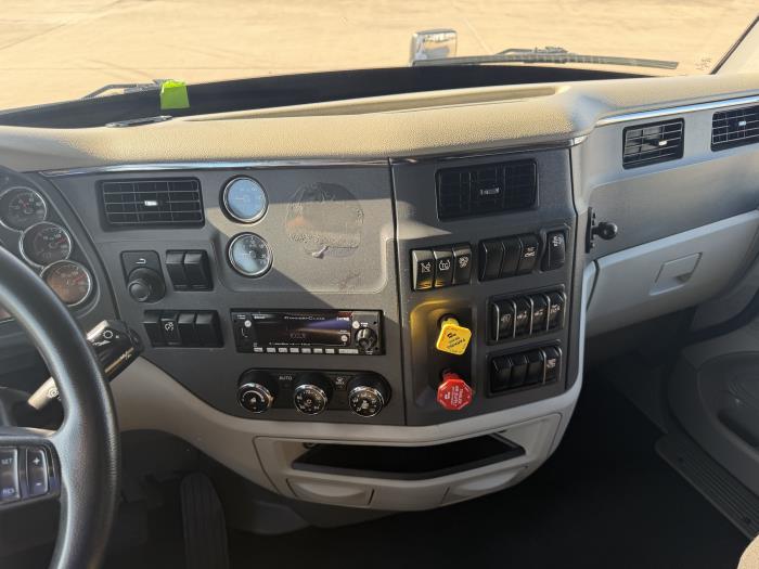 2021 Peterbilt 579-36