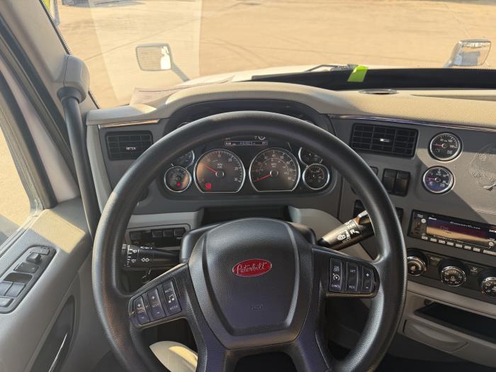 2021 Peterbilt 579-37