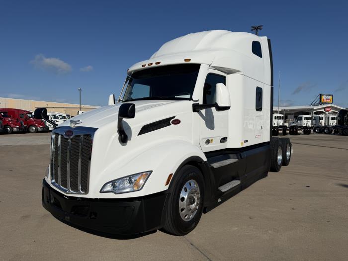 2022 Peterbilt 579-0