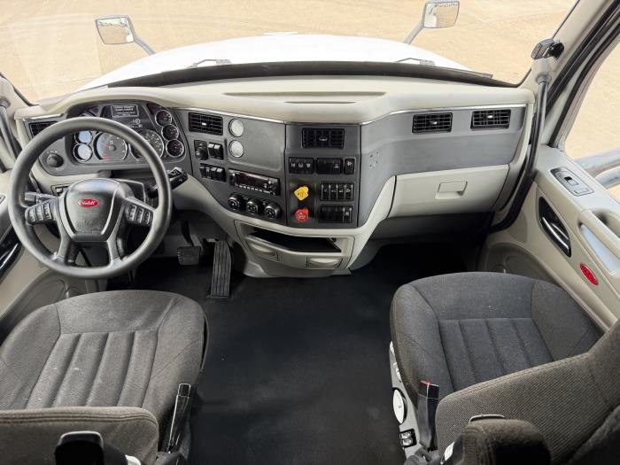 2021 Peterbilt 579-34