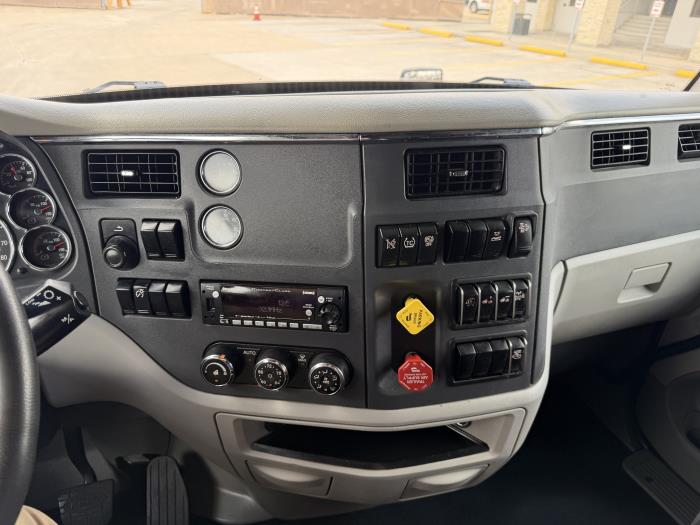 2021 Peterbilt 579-36