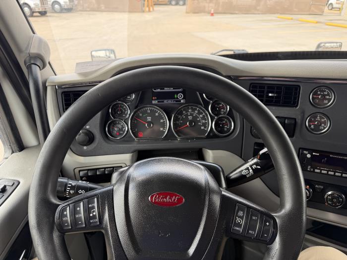 2021 Peterbilt 579-37