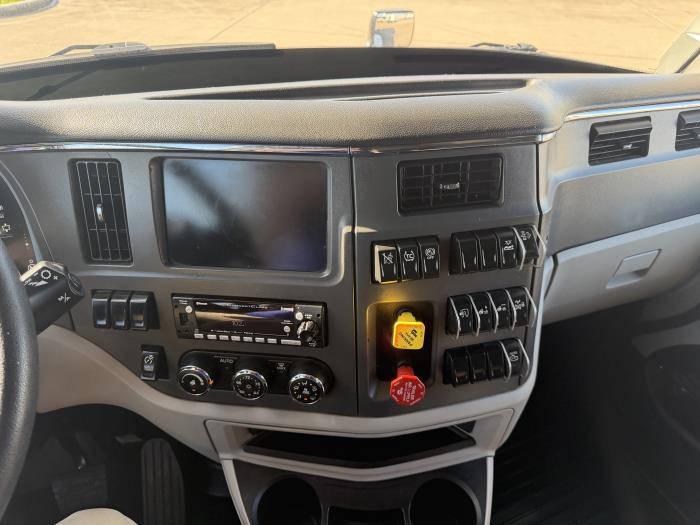 2022 Peterbilt 579-36