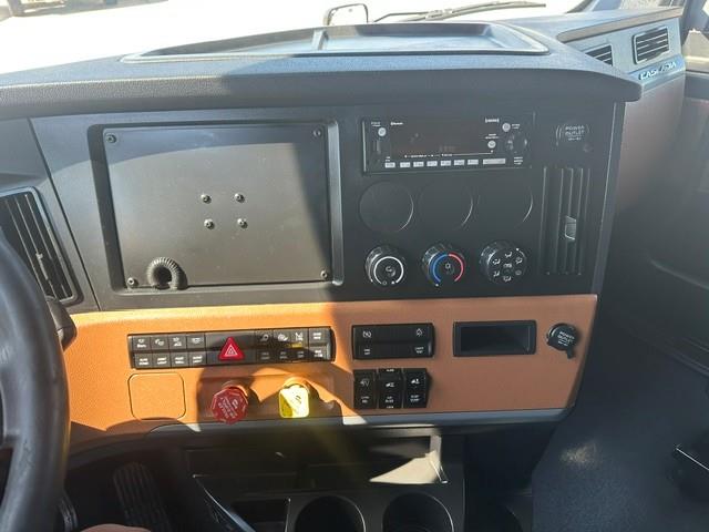 2022 Freightliner Cascadia-1