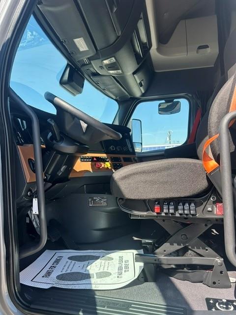 2022 Freightliner Cascadia-4