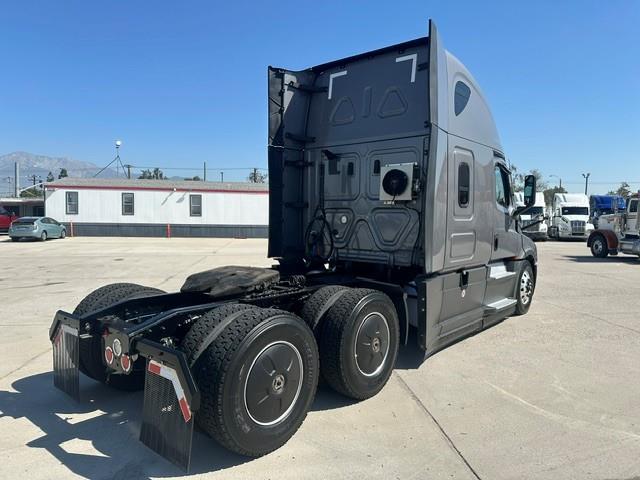 2022 Freightliner Cascadia-6