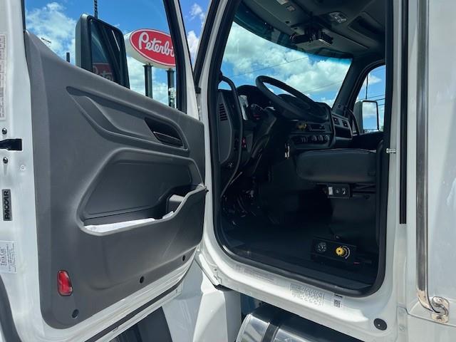 2027 Peterbilt 548-9