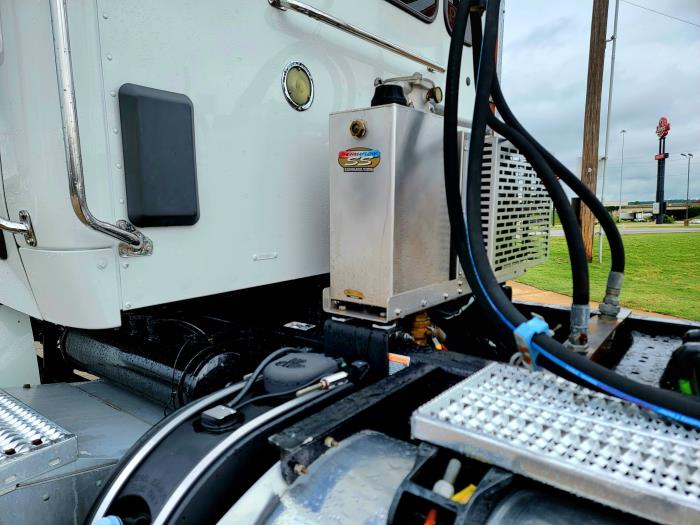2020 Peterbilt 567-4