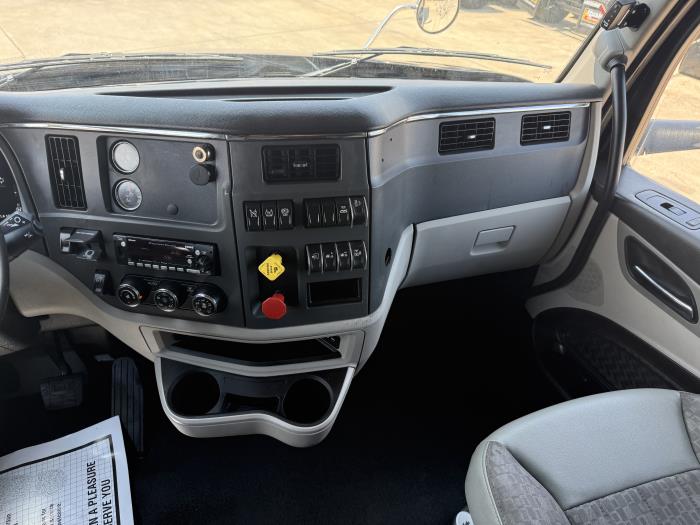 2022 Peterbilt 579-16