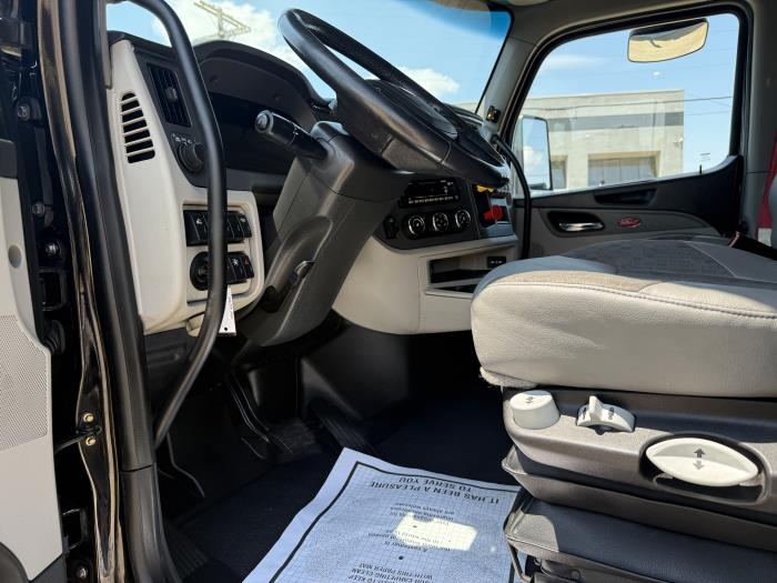2022 Peterbilt 579-17