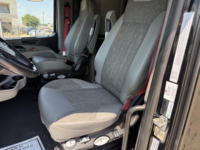 2022 Peterbilt 579-18