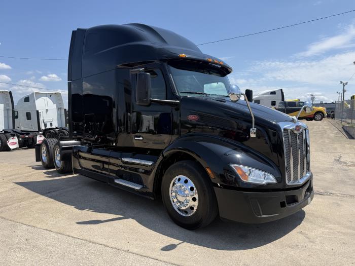 2022 Peterbilt 579-26