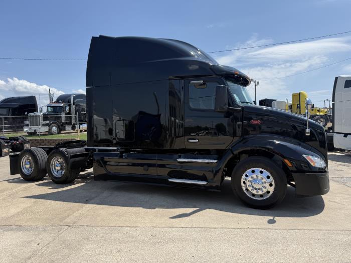 2022 Peterbilt 579-28