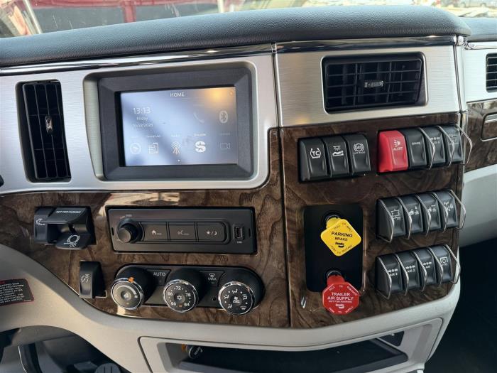 2027 Peterbilt 589-32