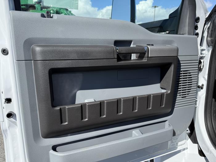 2027 Ford F-650-7
