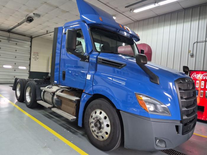 2020 Freightliner Cascadia-0