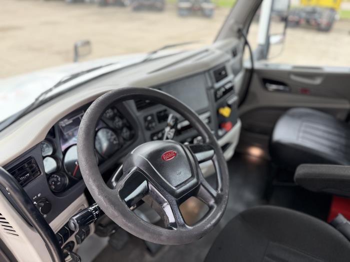 2021 Peterbilt 579-14