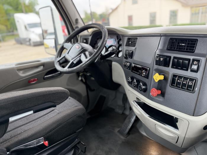 2021 Peterbilt 579-17