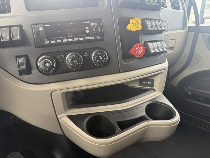 2022 Peterbilt 579-6