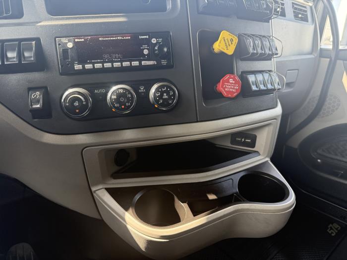 2022 Peterbilt 579-6