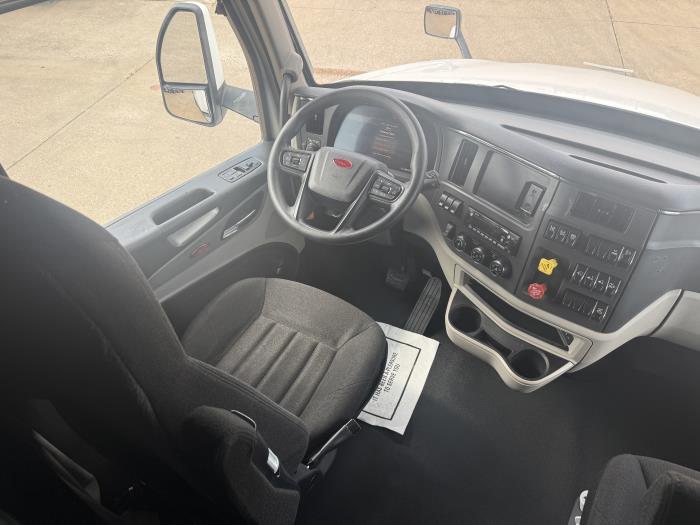 2022 Peterbilt 579-17