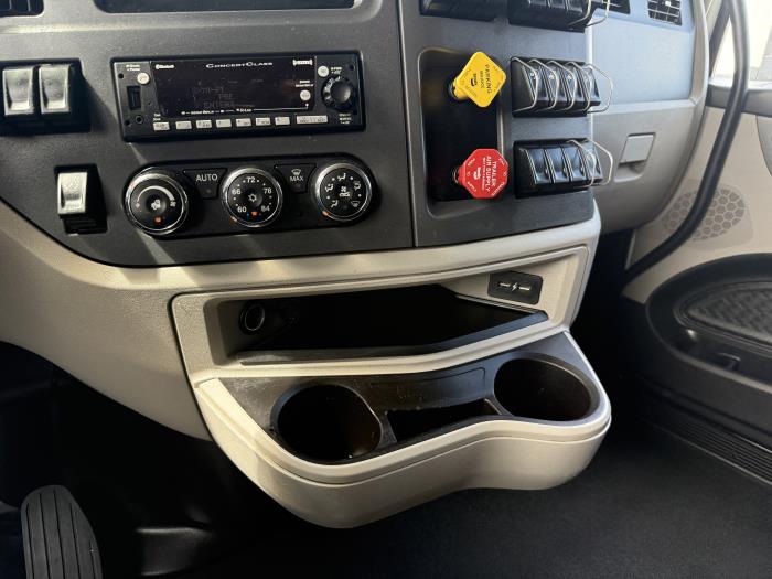 2022 Peterbilt 579-6
