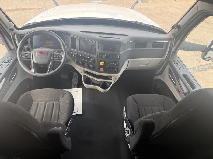 2022 Peterbilt 579-18