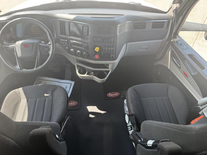 2022 Peterbilt 579-16