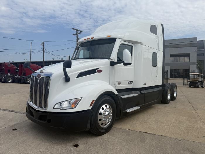 2022 Peterbilt 579-0