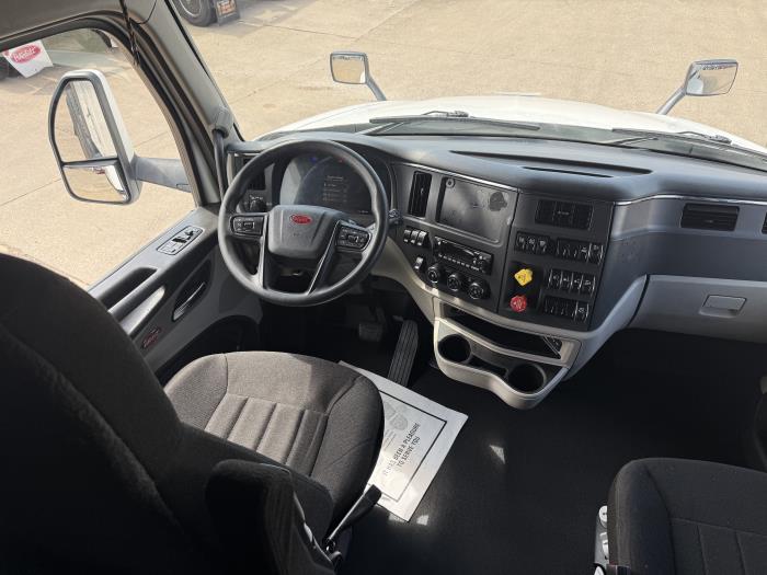 2022 Peterbilt 579-15